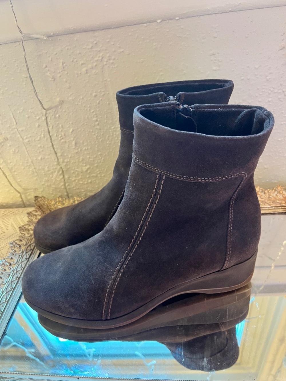 La Canadienne Brown Suede Wedge Ankle Boots Size 8.5